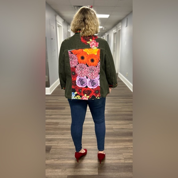 Designer Style Jacket w Bee Ribbon - Picture 5 of 6